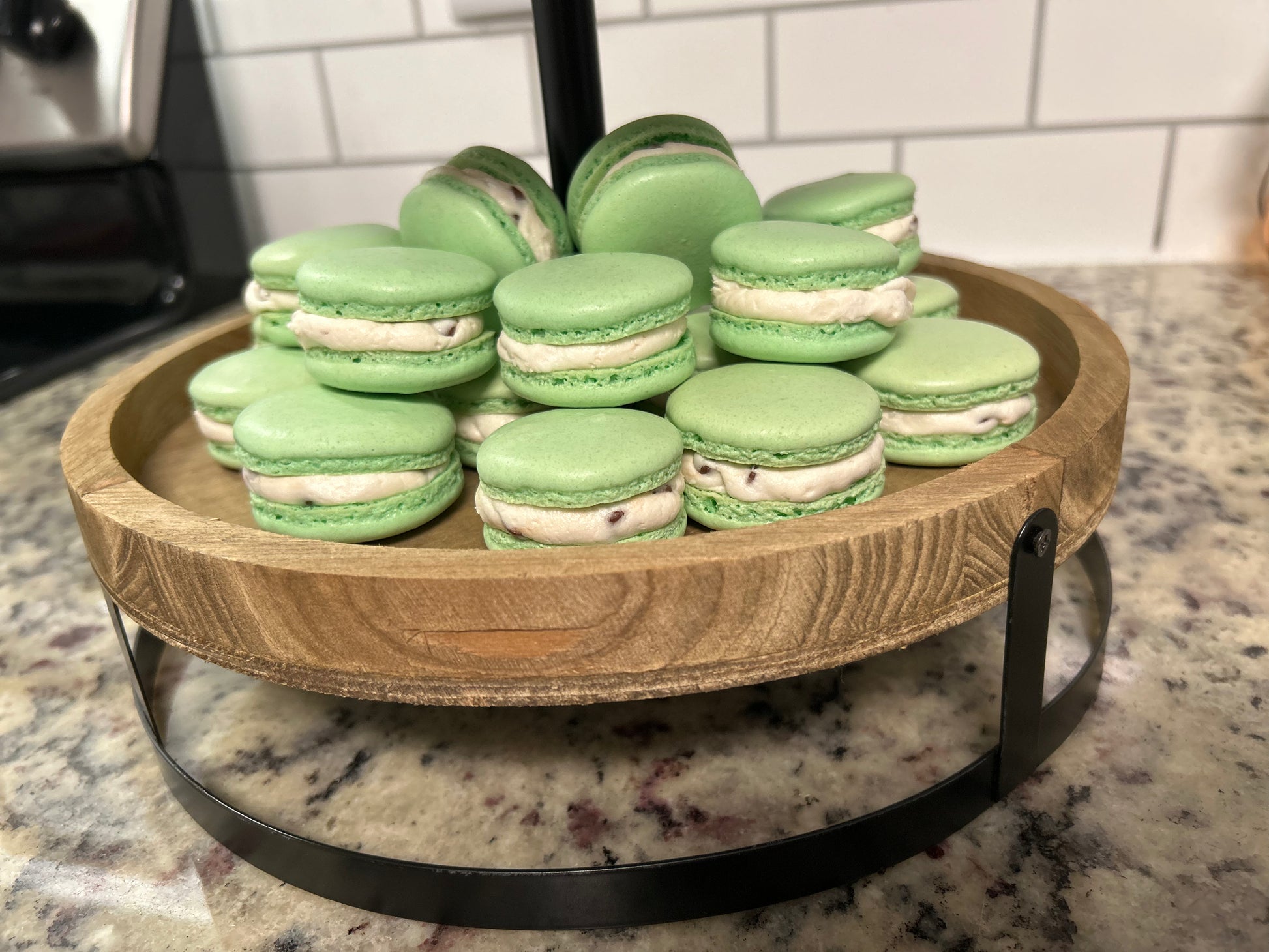 Mint & Chip Macaron – Cool & Creamy Indulgence